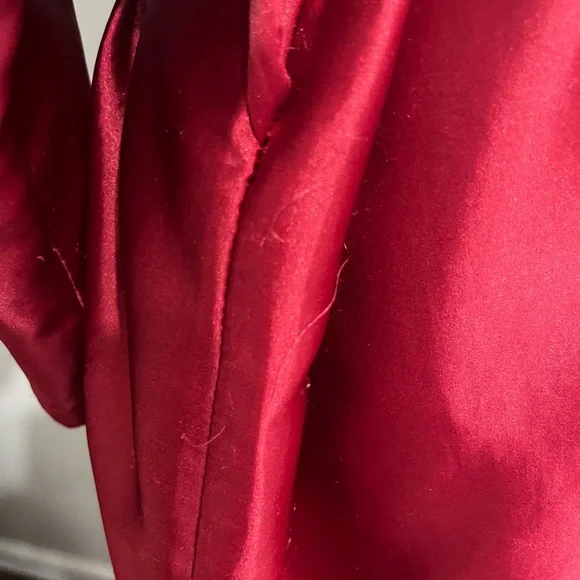 Elegant Red Kimono with Crane Design - Picture 8 of 11